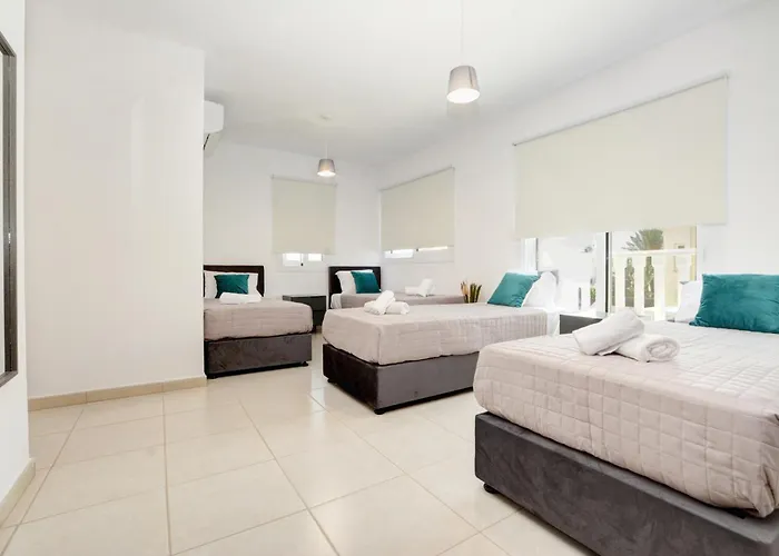 La Bella Nissi Willa