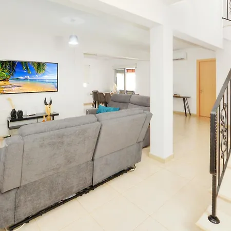 La Bella Nissi Villa *